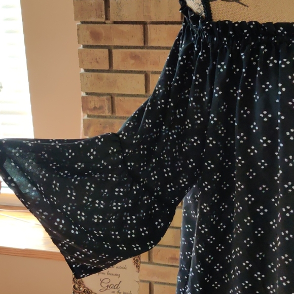 Boutique Pleated Off Shoulder Blouse - Picture 4 of 5